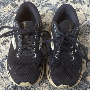 Brooks Ghost Running Shoes - Black with Cream Details